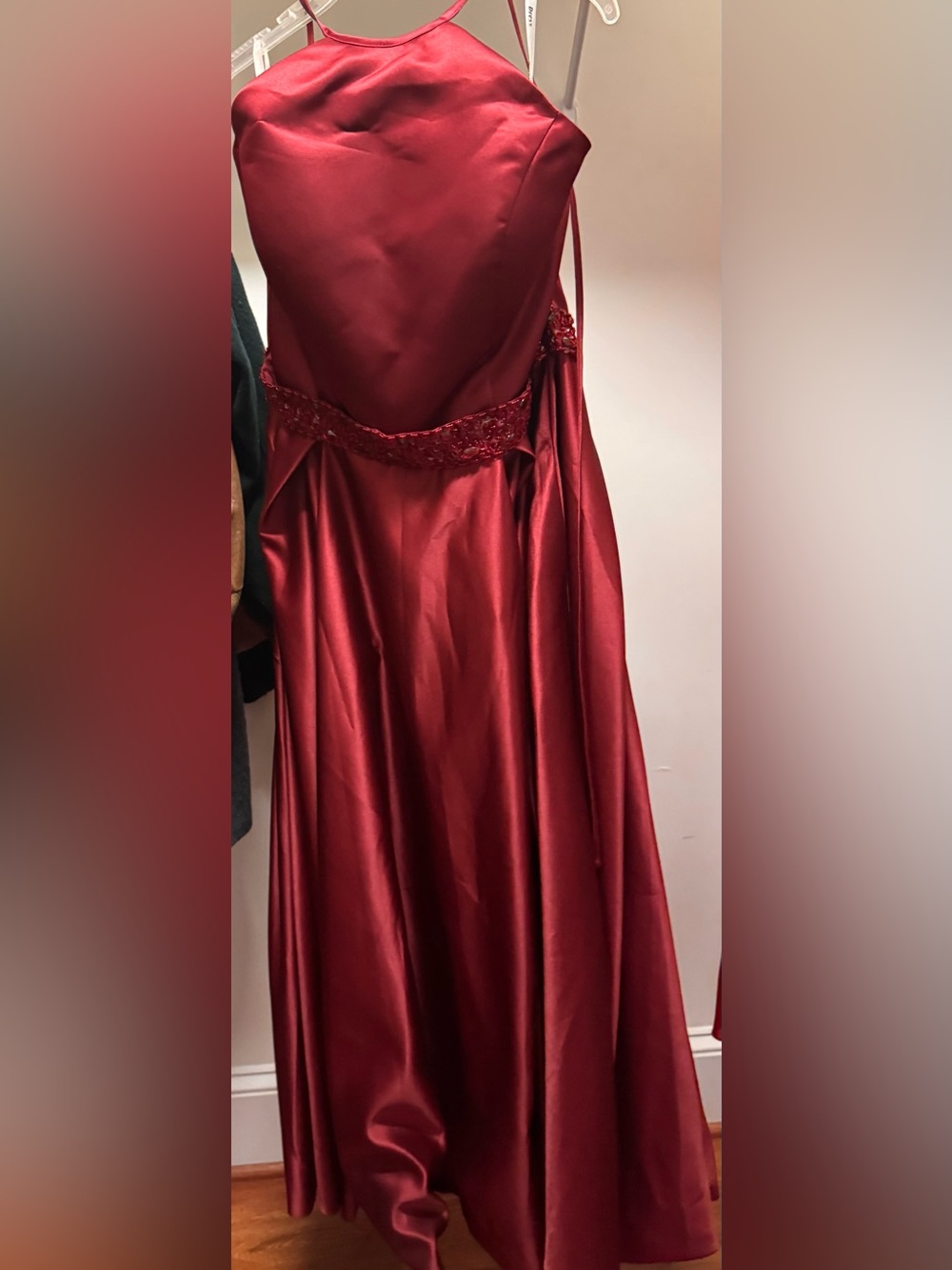 Elegant Red Satin Evening Dress - Brand Unknown